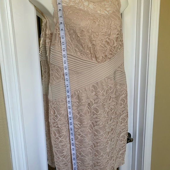 Lace MIDI Dress - Picture 3 of 5